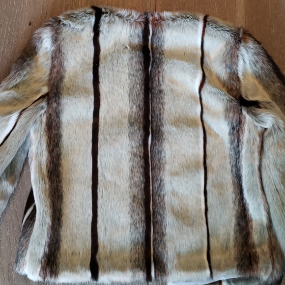 Elie Tahari faux fur coat - Picture 2 of 3